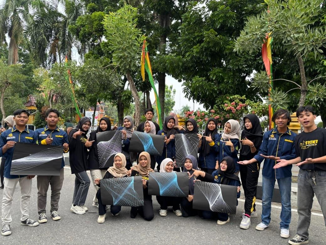 Fisika UMRI Goes To Car Free Day: Mendekatkan Sains kepada Masyarakat Pekanbaru